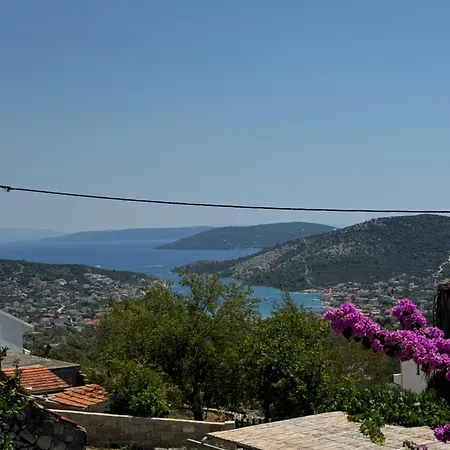 Дом отдыха Rural Basin Dvor With Jacuzzi *