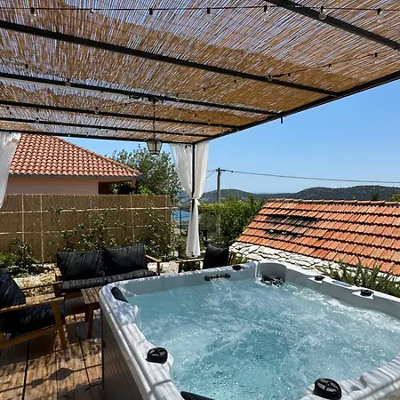 Rural Basin Dvor With Jacuzzi Vinisce