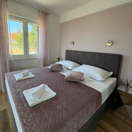 Rural Basin Dvor With Jacuzzi Holiday home *
