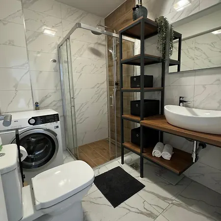 Дом отдыха Rural Basin Dvor With Jacuzzi