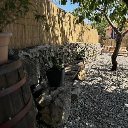 Dom wakacyjny Rural Basin Dvor With Jacuzzi
