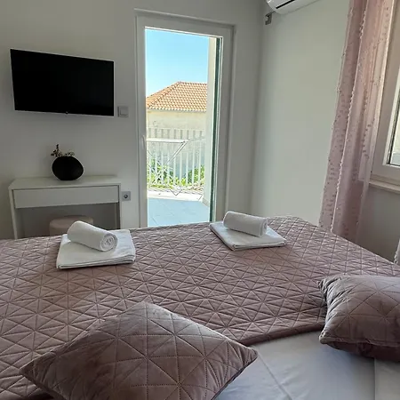 Rural Basin Dvor With Jacuzzi Ferienhaus *